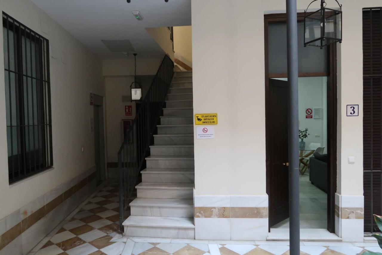 J & E Malaga Center Apartamentos Bagian luar foto