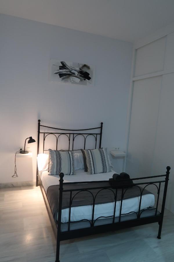 J & E Malaga Center Apartamentos Bagian luar foto