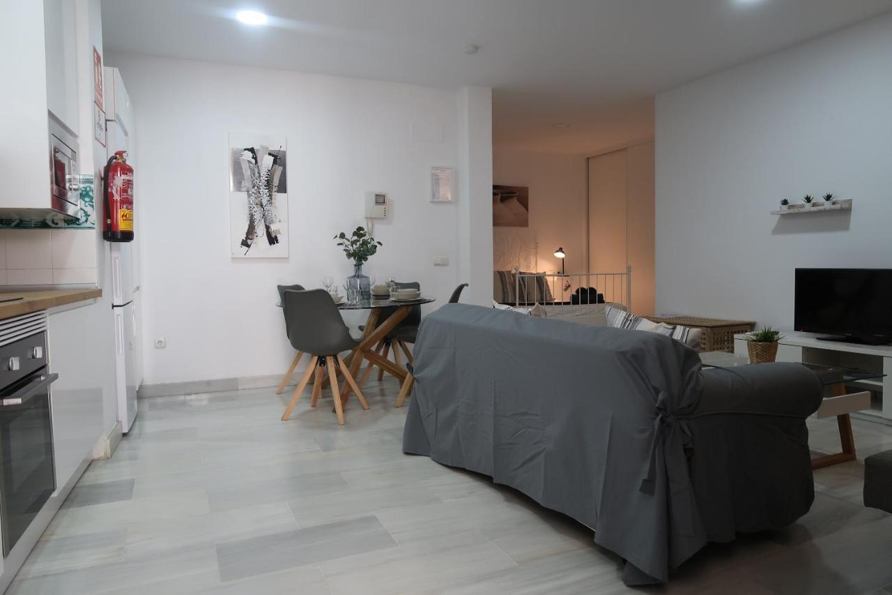 J & E Malaga Center Apartamentos Bagian luar foto