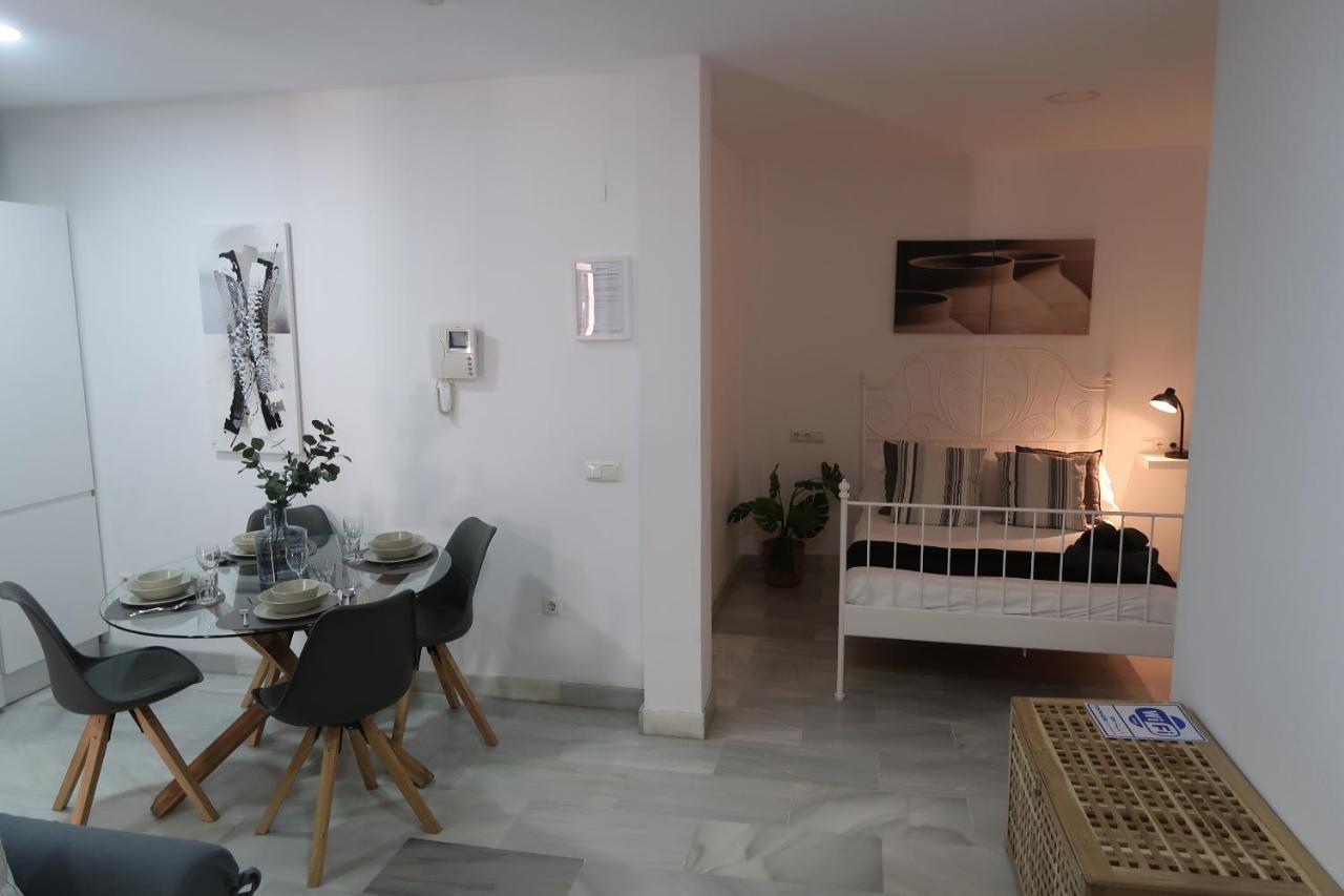 J & E Malaga Center Apartamentos Bagian luar foto