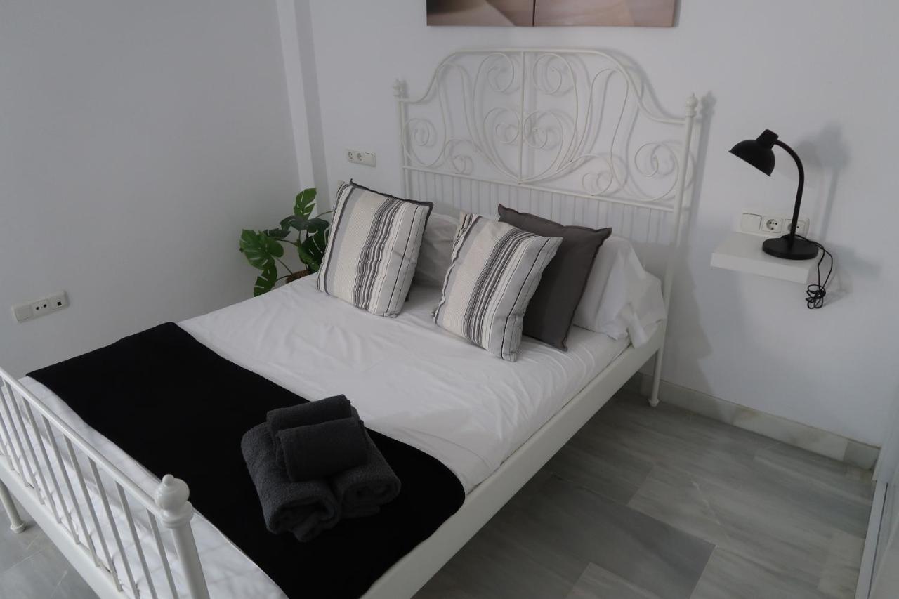 J & E Malaga Center Apartamentos Bagian luar foto