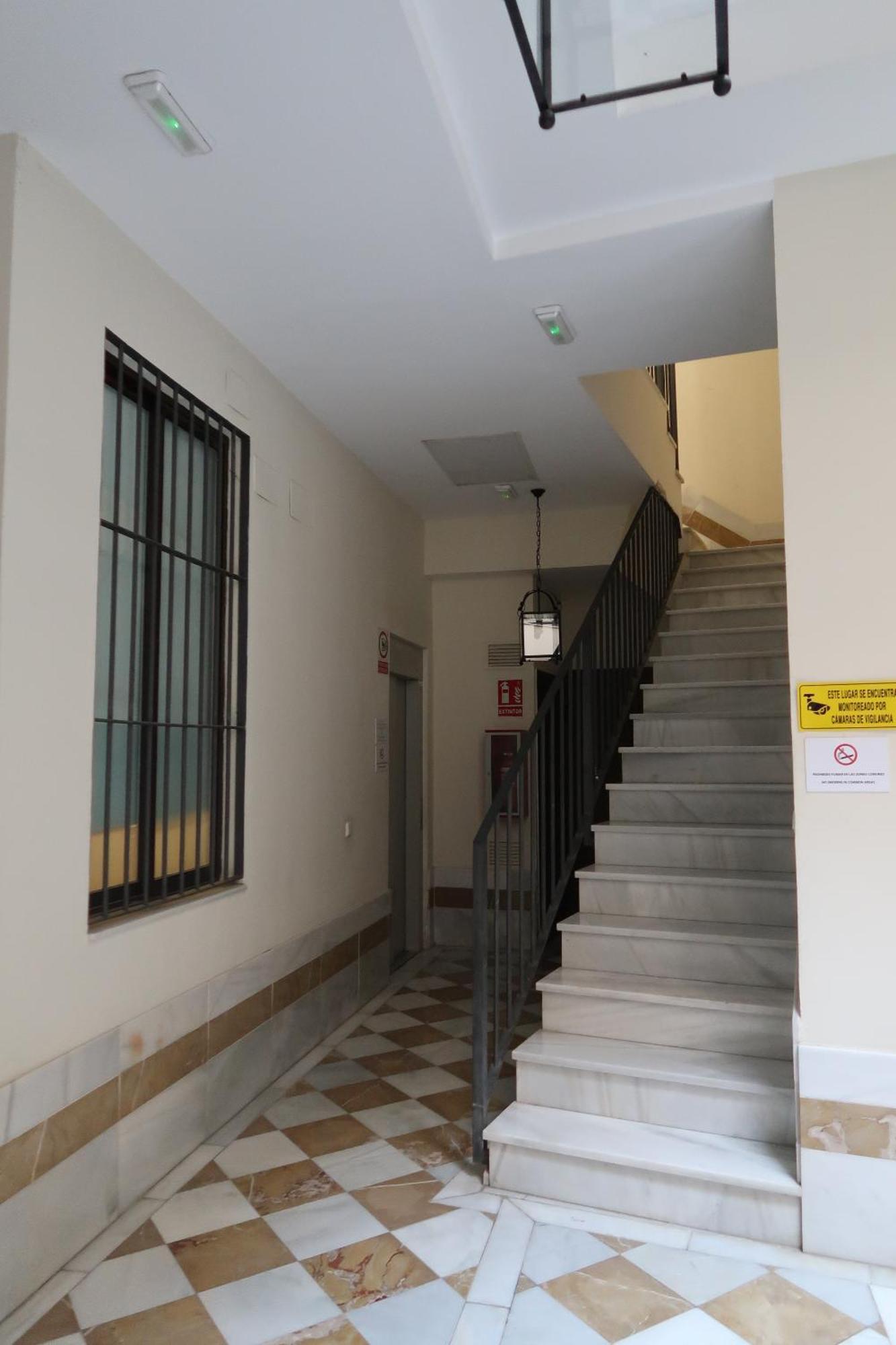 J & E Malaga Center Apartamentos Bagian luar foto