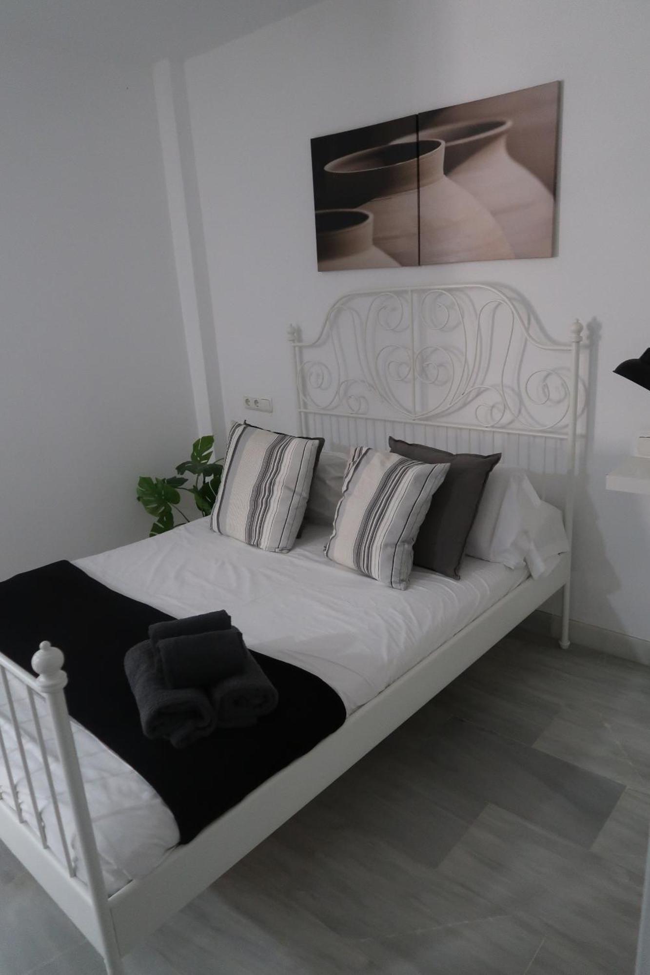 J & E Malaga Center Apartamentos Bagian luar foto